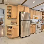 Large Greeley House With 2 Game Rooms And Yard!