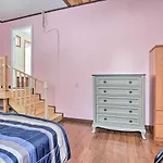 Large Greeley House With 2 Game Rooms And Yard!