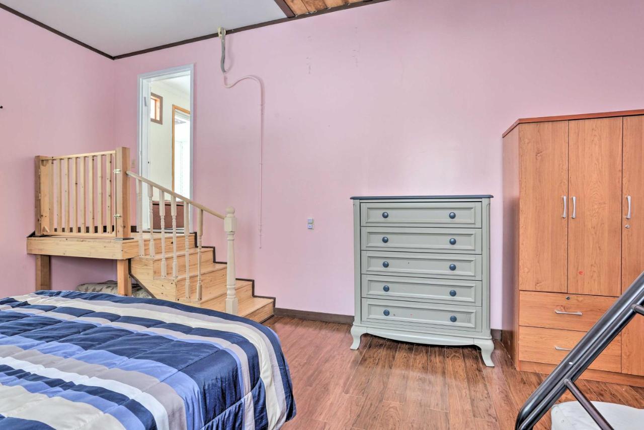 Large Greeley House With 2 Game And Yard! *