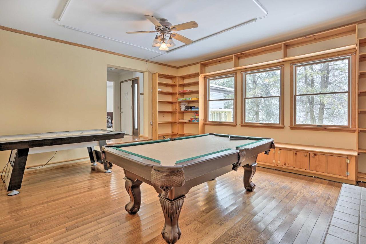 Large Greeley House With 2 Game And Yard! Holiday home Lackawaxen