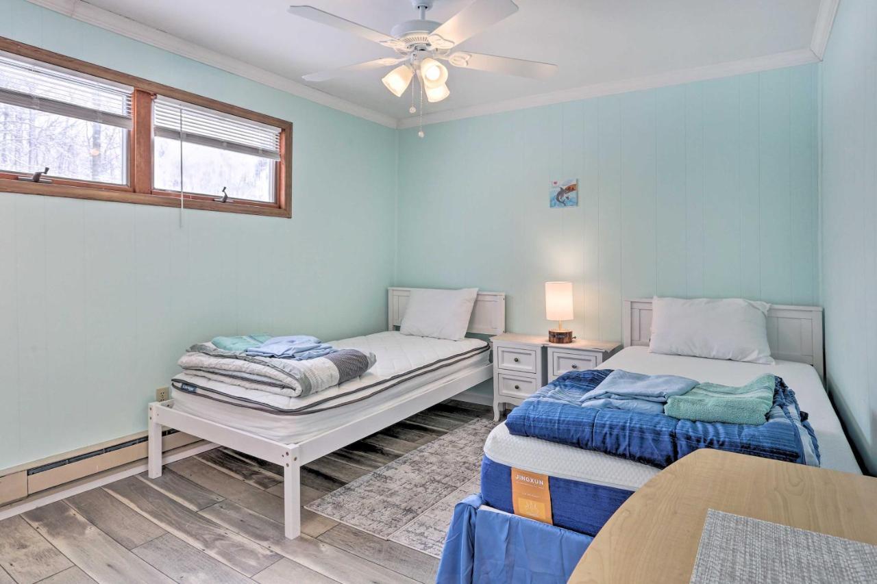 Large Greeley House With 2 Game And Yard! *